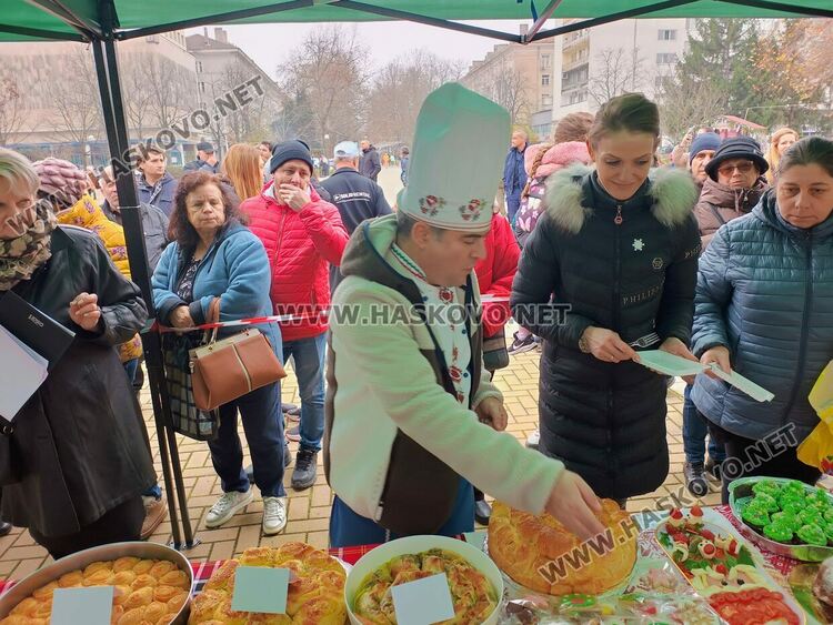Рецепта на век и половина представиха на „Коледна трапеза“ в Димитровград