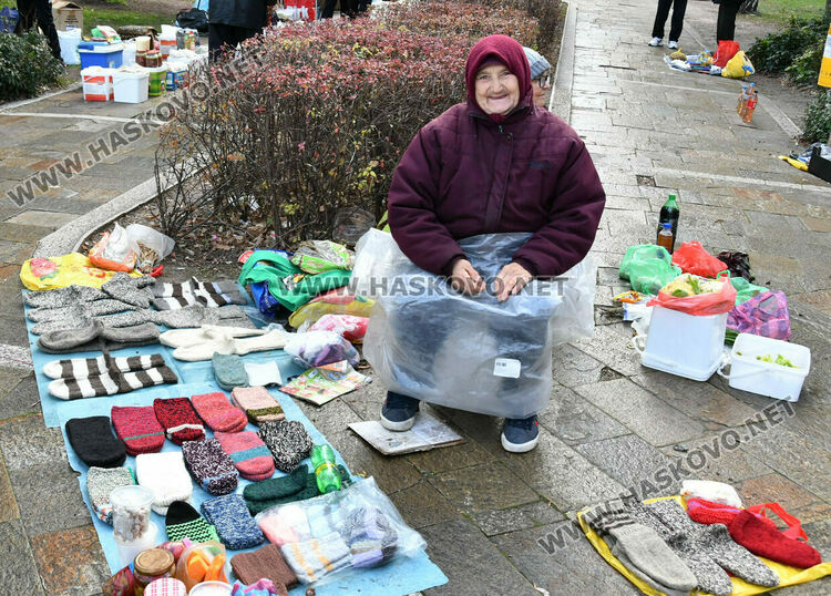 В третия ден на еврото: Хасковлии пазаруват в лева