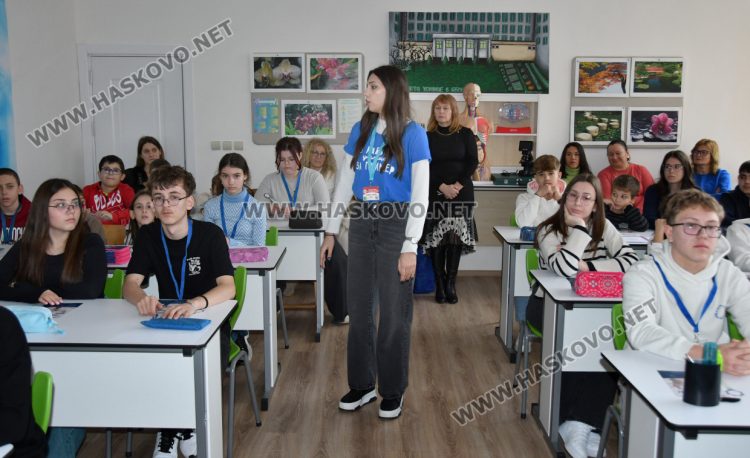 Ученици от ОУ „Св. св. Кирил и Методий“ в открит урок на тема „Как се става шампион“