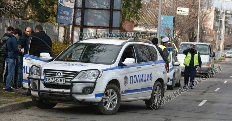 Криминалисти иззеха безакцизни електронни цигари и тютюн за наргиле