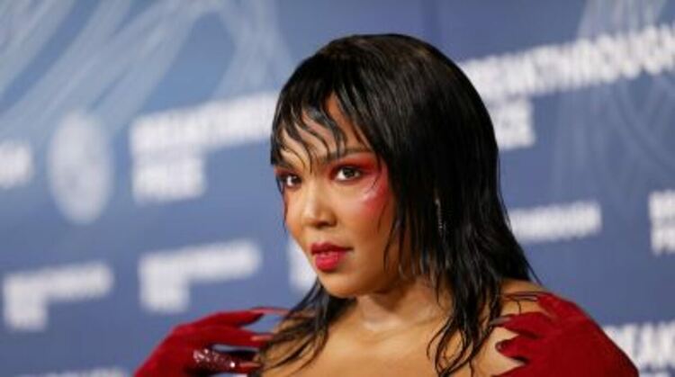  Lizzo издаде новия си сингъл „Don’t Make Me Love U“
