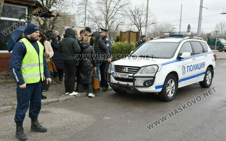 Още две жени и двама мъже са задържани за купуване на гласове в региона 
